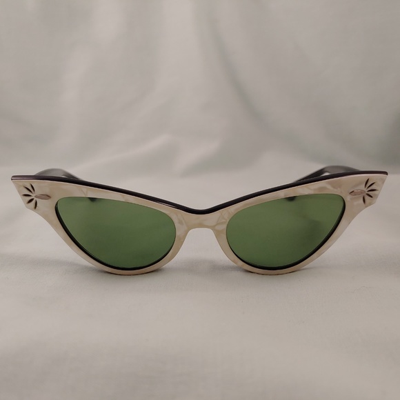 True Vintage RAY-BAN B&L Cats Eye Sunglasses +Case - Picture 3 of 8